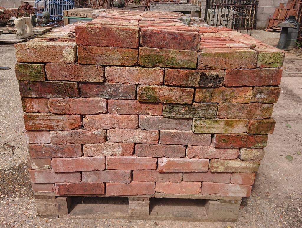 <p>Reclaimed Handmade Bricks from Poole</p><p>1,500 in stock